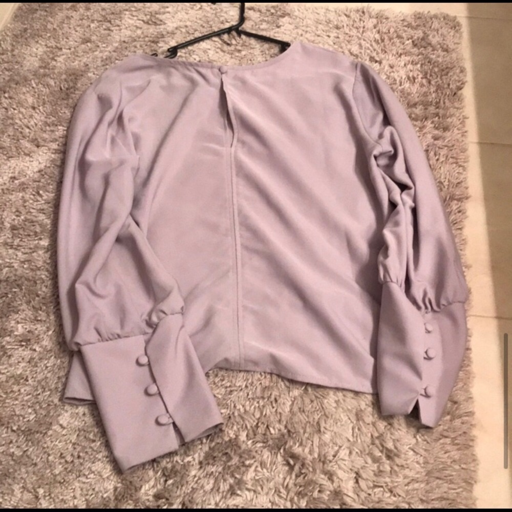✨Lulu's Blouse✨ - Picture 4 of 4